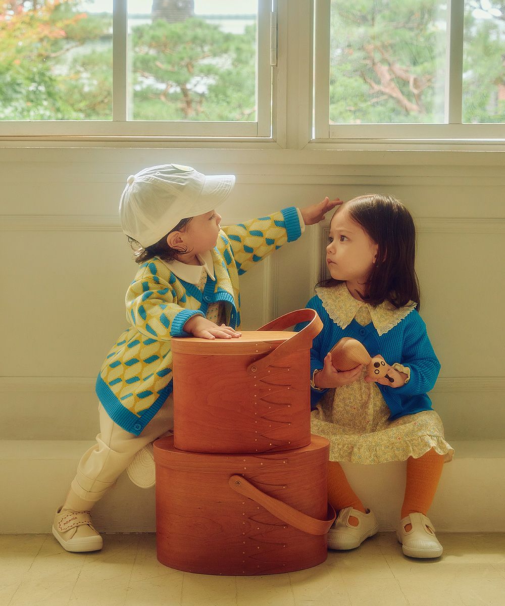 幾何学柄ブルー長袖ニットカーディガン | おしゃれな子供服 moimoln